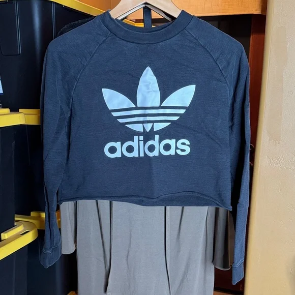 Adidas Cropped Trefoil Logo Sweatshirt Black Size Medium - Picture 2 of 7